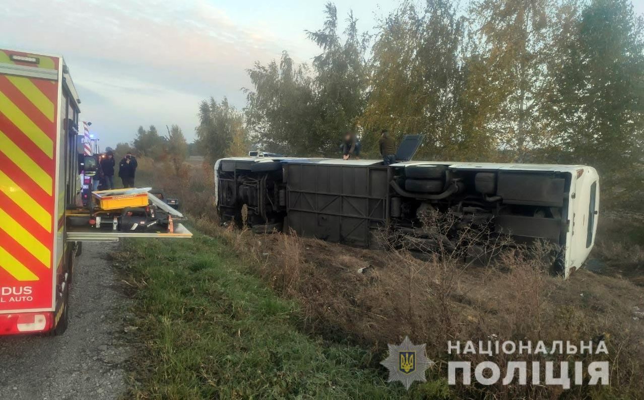 Масштабна аварія з автобусом на Полтавщині: багато постраждалих - Україна новини - 24 Канал