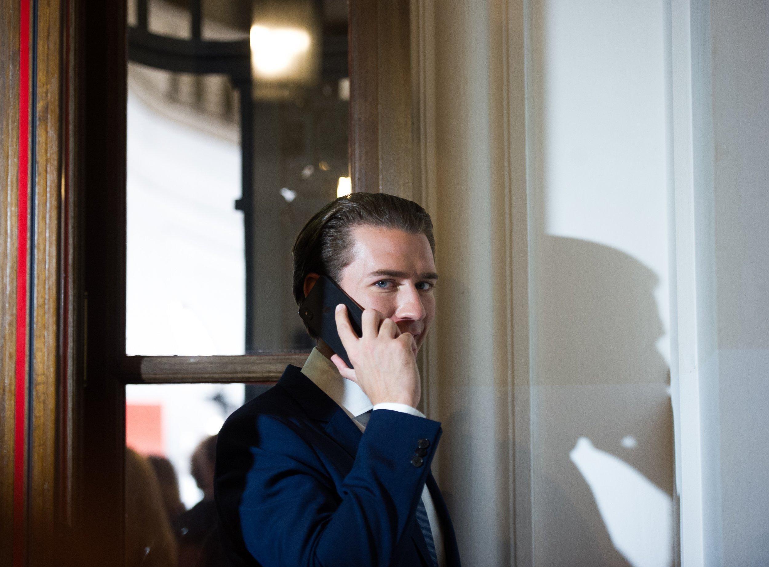 Давно ходил по лезвию ножа, – Лещенко о канцлере Австрии, который уходит в отставку Давно ходил по лезвию ножа, – Лещенко о канцлере Австрии, который уходит в отставку