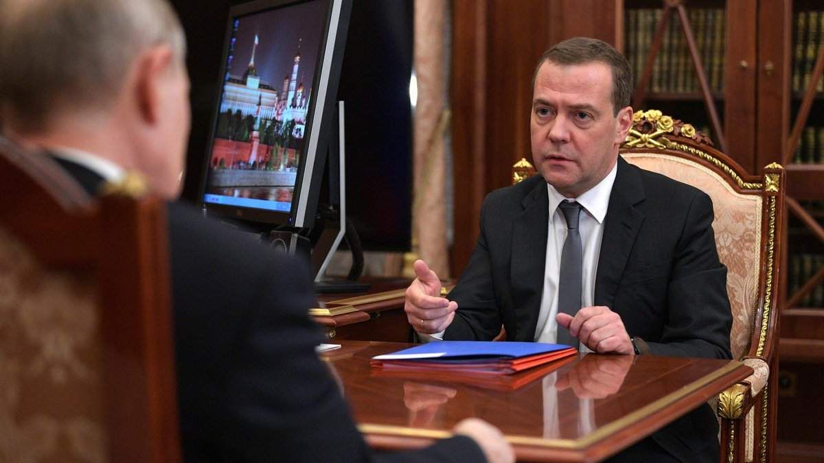 Бешенство и бессилие в каждой строке, – Пионтковский о статье Медведева