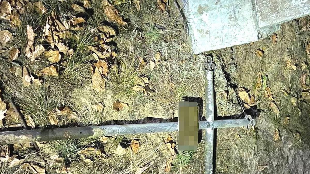 Повиривали хрести: на Рівненщині невідомі сплюндрували 11 могил - Новини Рівне - 24 Канал