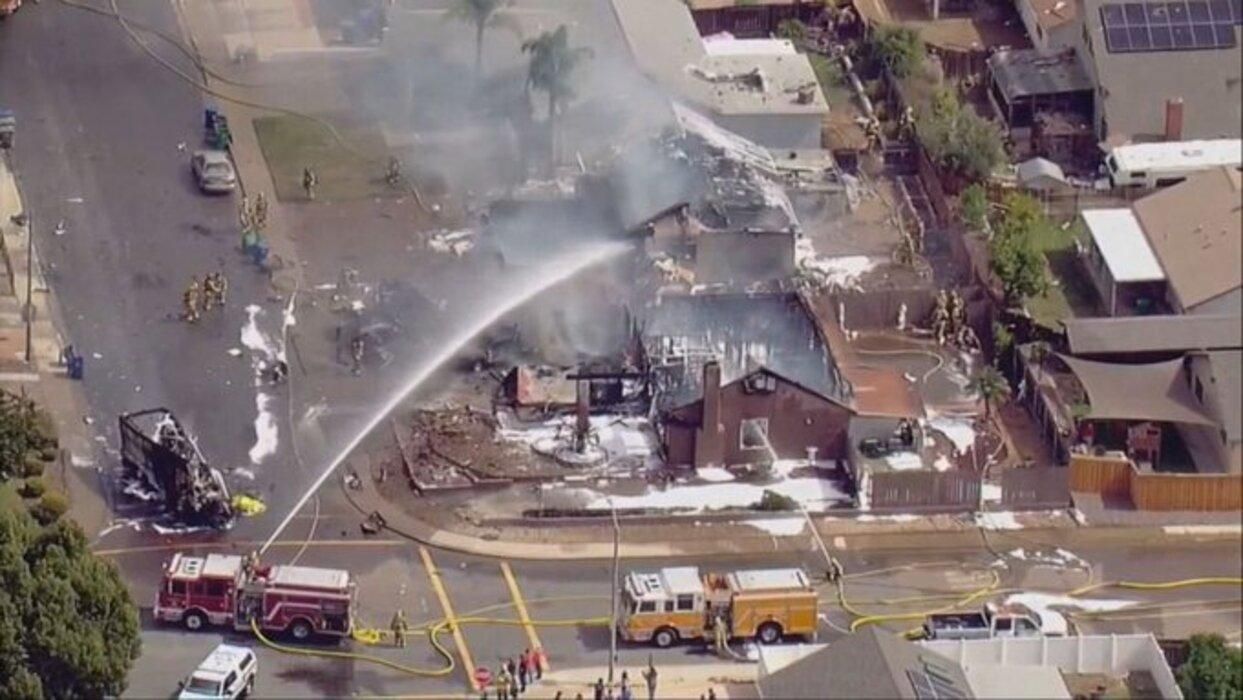 Легкомоторний літак впав на житловий район: моторошне відео - 24 Канал Легкомоторний літак впав на житловий район: моторошне відео - 24 Канал