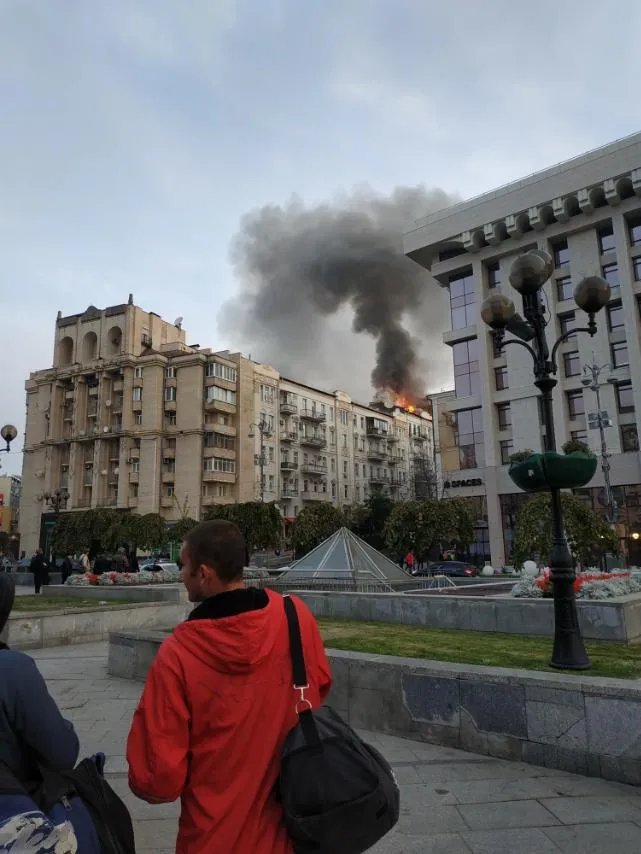 Пожежа на вулиці Костельній, рух в центрі Києва перекрили, вогонь загасили, жертв немає