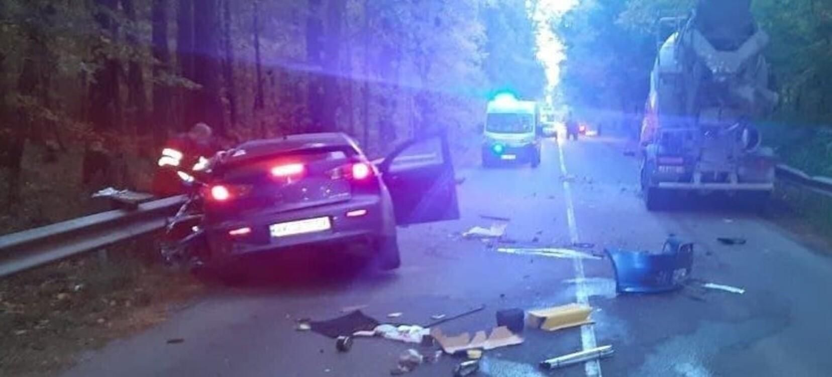 Під Києвом водій легковика вилетів на зустрічку і врізався у "Камаз": тіло затисло уламками - Київ Під Києвом водій легковика вилетів на зустрічку і врізався у "Камаз": тіло затисло уламками - Київ