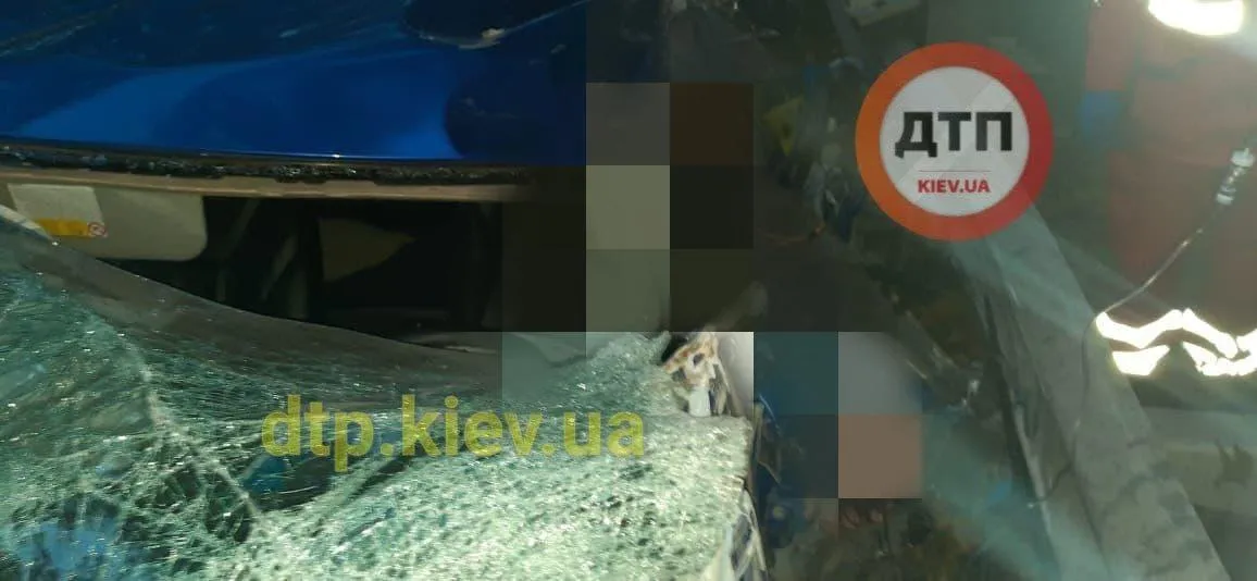 Смертельна ДТП під Києвом, загинув водій Mitsubishi