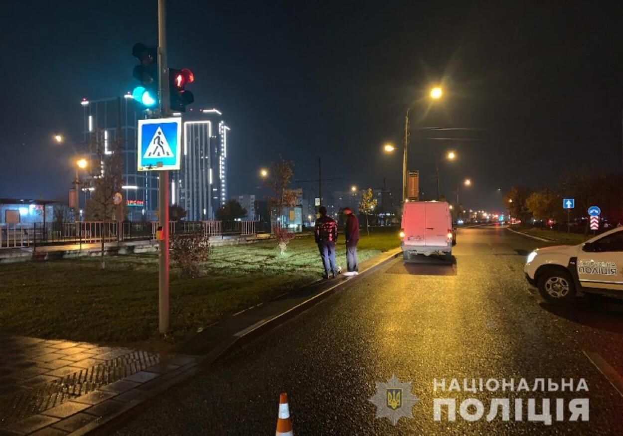 Во Львове микроавтобус насмерть сбил мужчину: фото и видео с места происшествия