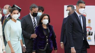 Королева Летиция прибыла на рабочую встречу в светлом платье: фото нового выхода