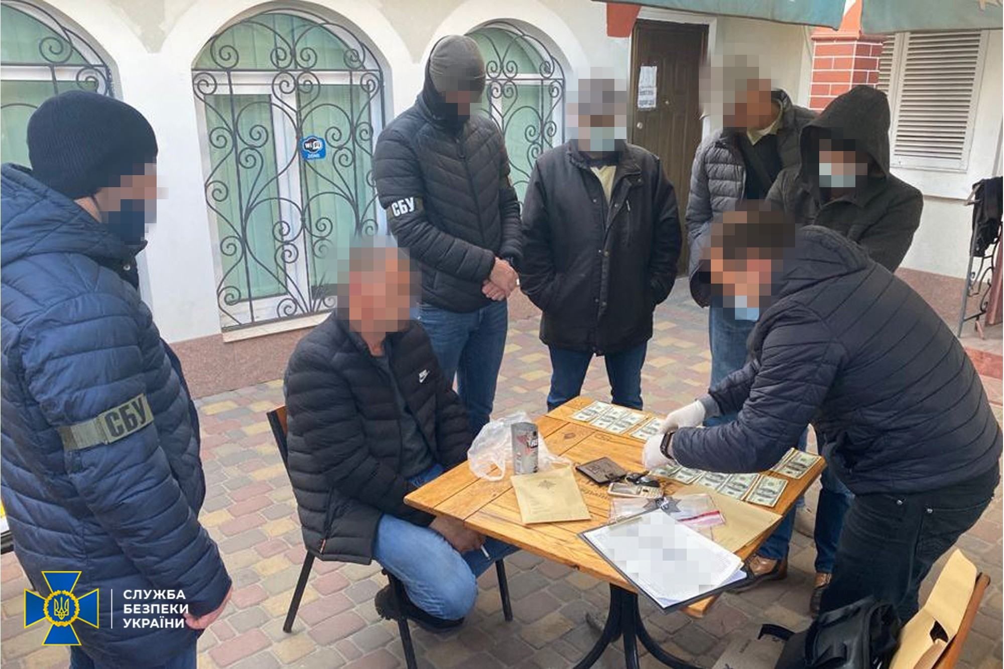 Фальшиві долари преміум-якості: СБУ заблокувала злочинний канал збуту - Новини Житомир - 24 Канал Фальшиві долари преміум-якості: СБУ заблокувала злочинний канал збуту - Новини Житомир - 24 Канал