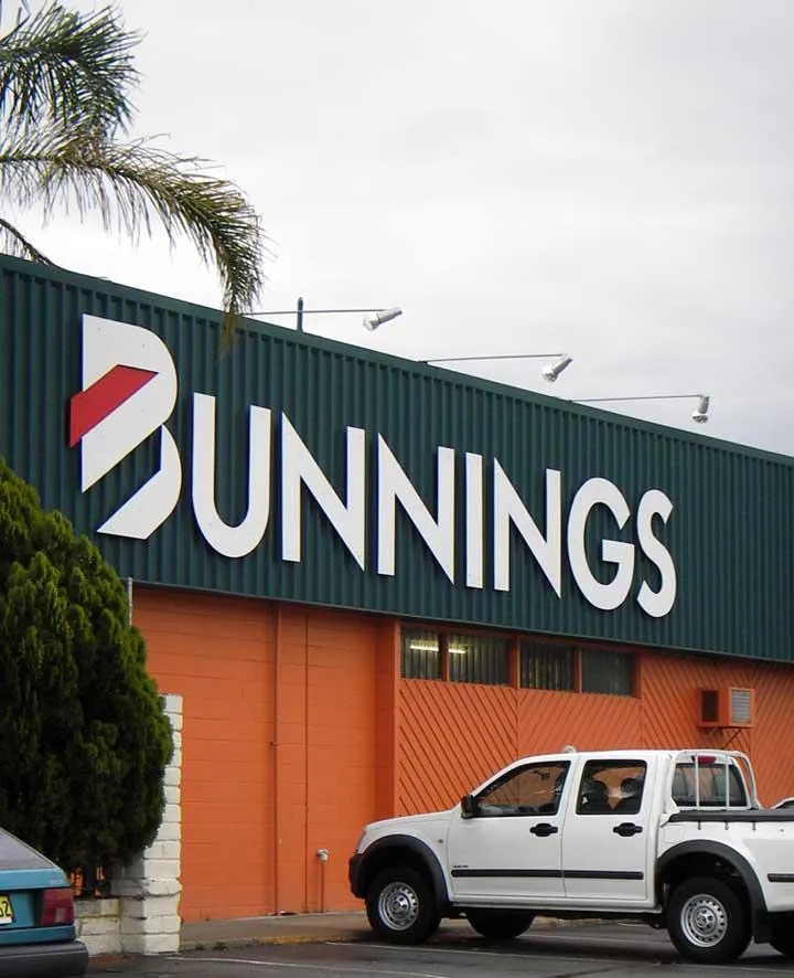 Дівчина влаштувалась у магазин мережі Bunnings Дівчина влаштувалась у магазин мережі Bunnings