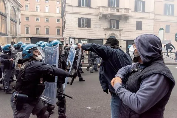 антивакцинаторські протести в італії