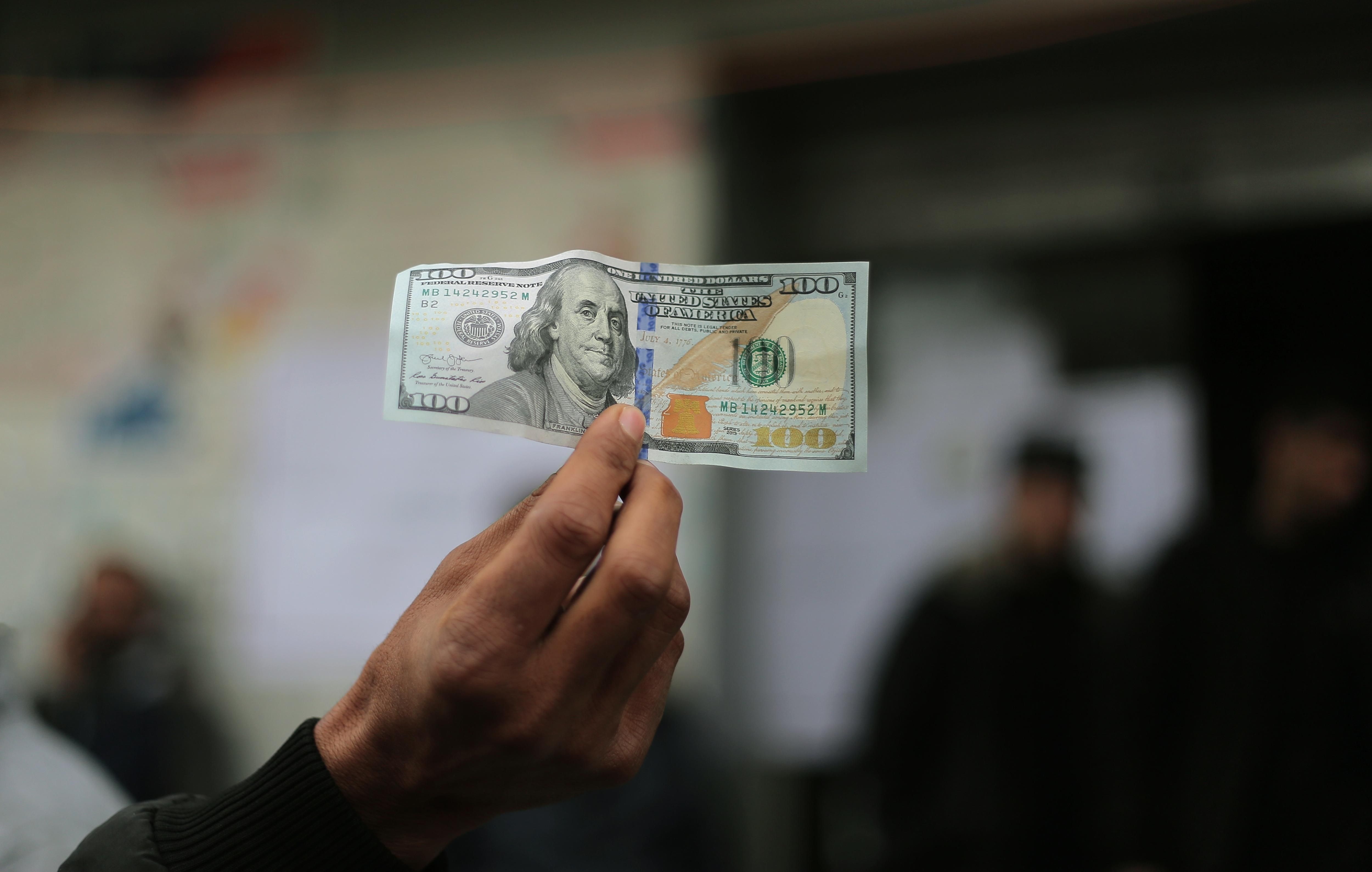 МВФ спрогнозировал курс гривны к доллару до 2026 года