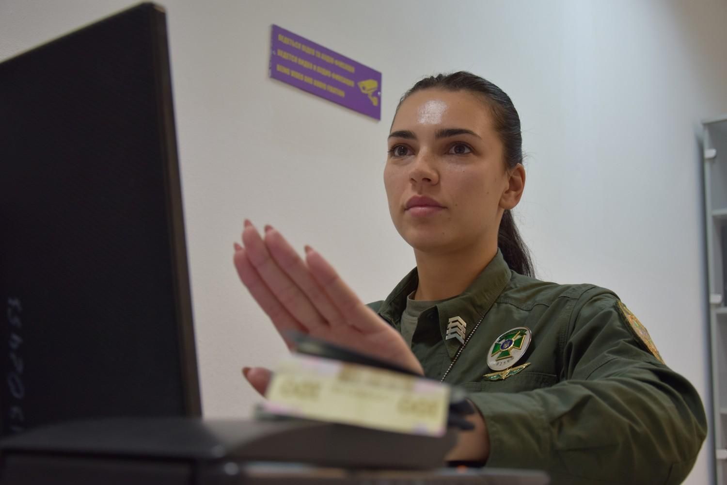 Украинские пограничники рассказали, за что им чаще всего предлагают взятку Украинские пограничники рассказали, за что им чаще всего предлагают взятку