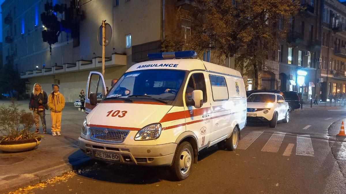 В Днепре автомобиль сбил 11-летнего школьника на переходе: фото и видео с места ДТП В Днепре автомобиль сбил 11-летнего школьника на переходе: фото и видео с места ДТП