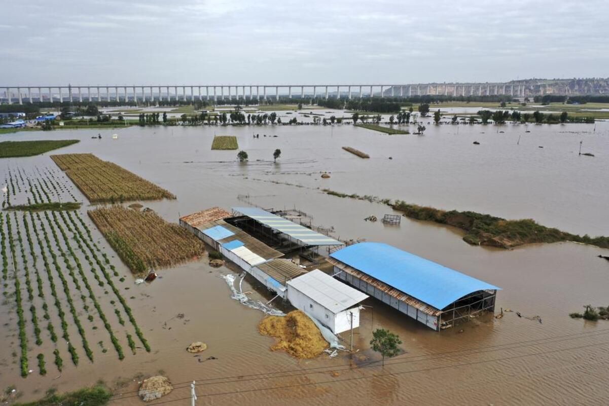Из-за наводнений в Китае погибли по меньшей мере 29 человек