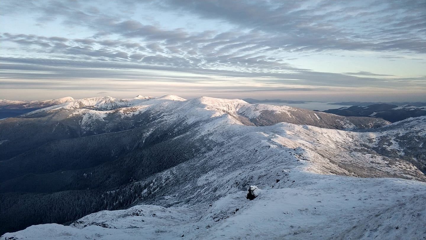 Северный ветер, снег и значительный "минус": фото почти зимних Карпат Северный ветер, снег и значительный "минус": фото почти зимних Карпат