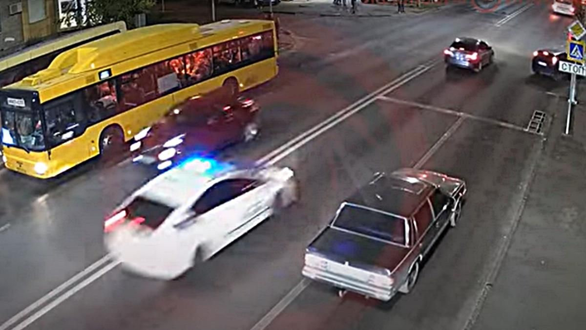 В Днепре водитель убегал от полиции и устроил тройное ДТП: видео погони