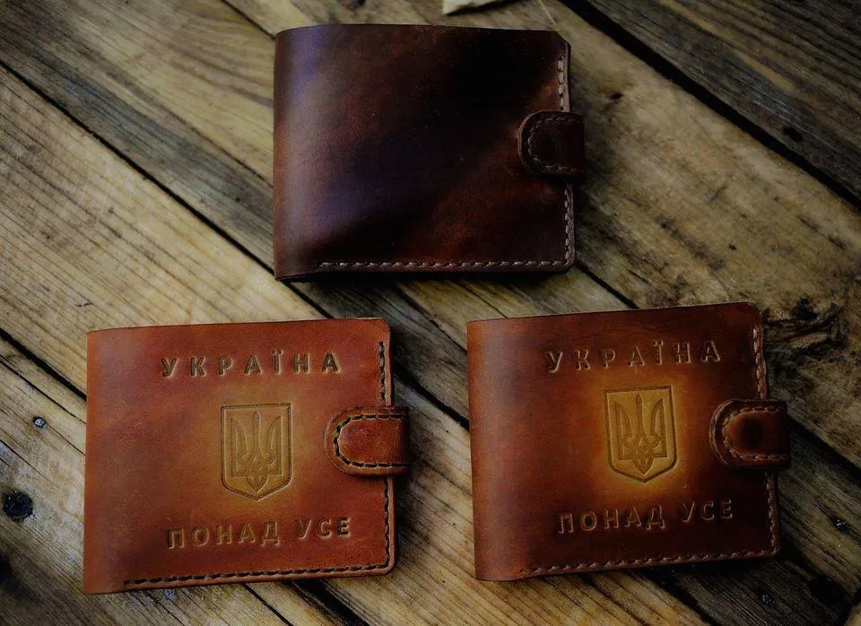 Дім ремес виготовляє шкіряні вироби з символікою Дім ремес виготовляє шкіряні вироби з символікою