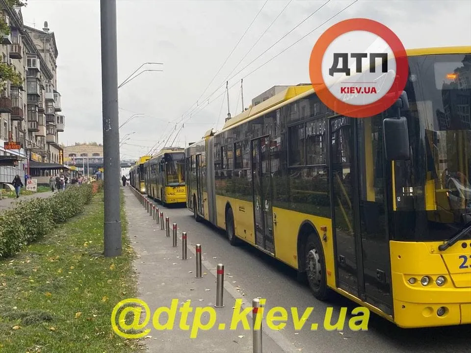 ДТП на проспекті Перемоги у Києві ДТП на проспекті Перемоги у Києві