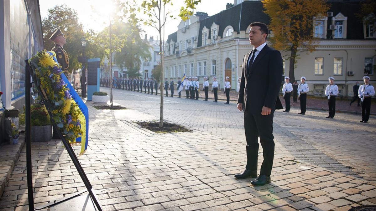 Президент Зеленський вшанував пам'ять загиблих за Україну - 24 Канал
