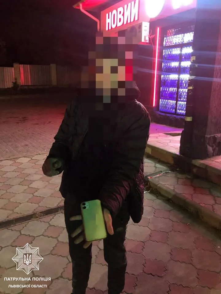 У Львові шестеро неповнолітніх пограбували хлопця