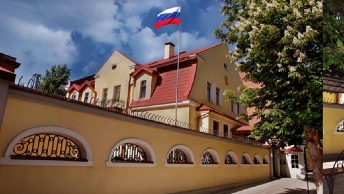 Российское консульство, которое поздравило Украину с Днем защитников, пожаловалось на взлом