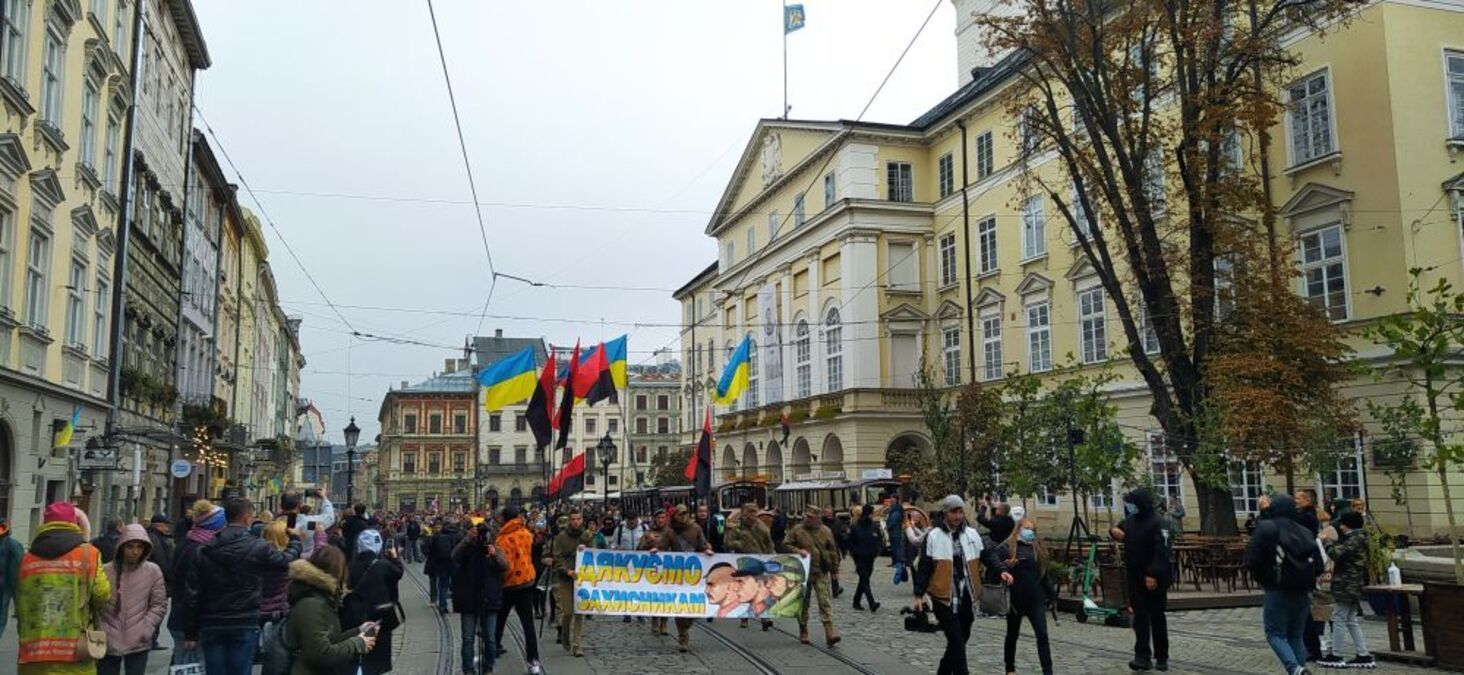По львовским улицам прошло шествие "Спасибо Защитникам"