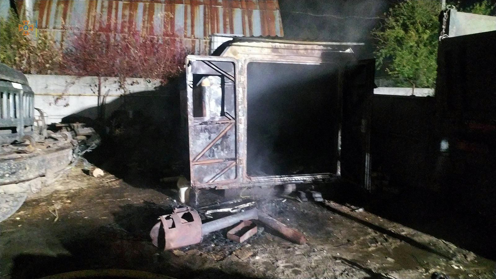 Во Львове в пожаре погибли 3 человека: жуткие фото с места происшествия