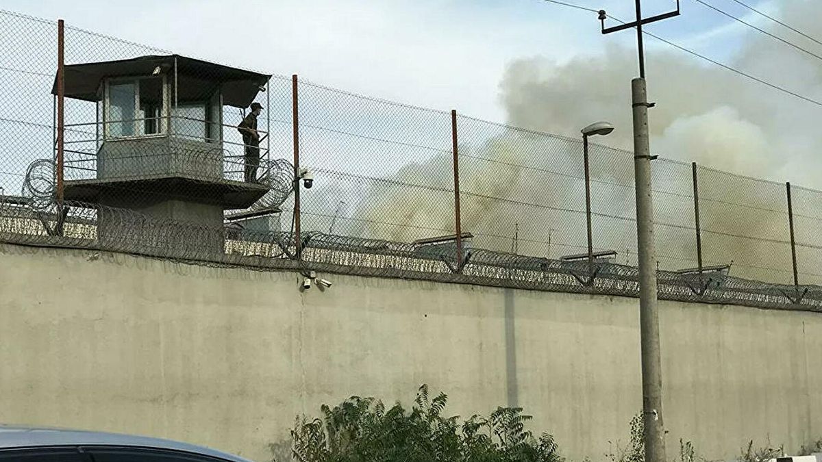 В Грузии двое заключенных погибли при пожаре в тюрьме, по соседству с тюрьмой Саакашвили