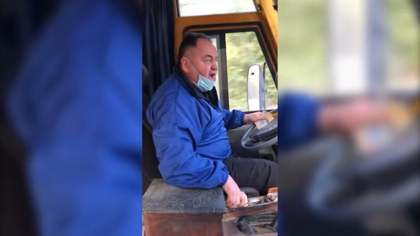 "Га***н конченый": в Запорожье водитель маршрутки обругал льготника "Га***н конченый": в Запорожье водитель маршрутки обругал льготника