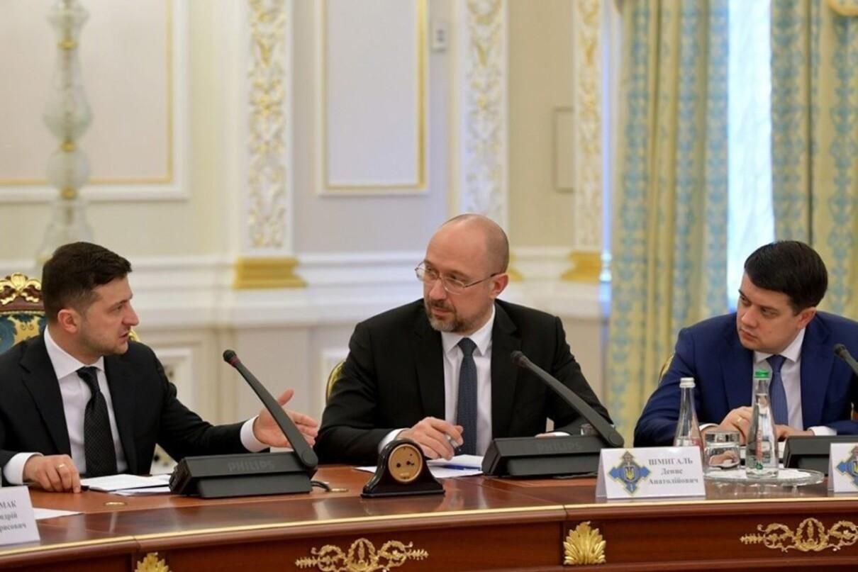 Зеленский заменил Разумкова Стефанчуком в составе СНБО Зеленский заменил Разумкова Стефанчуком в составе СНБО