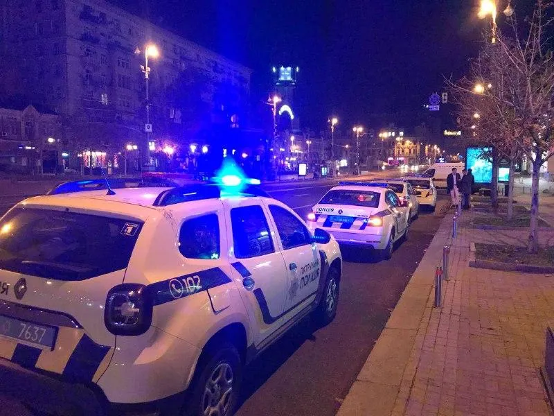 Стрілянина на Хрещатику: у барі в центрі Києва поранили людину