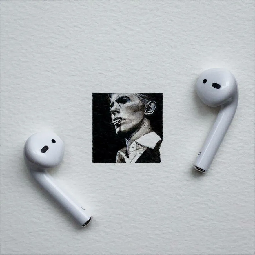 Девід Боуї, менший, за навушники Девід Боуї, менший, за навушники