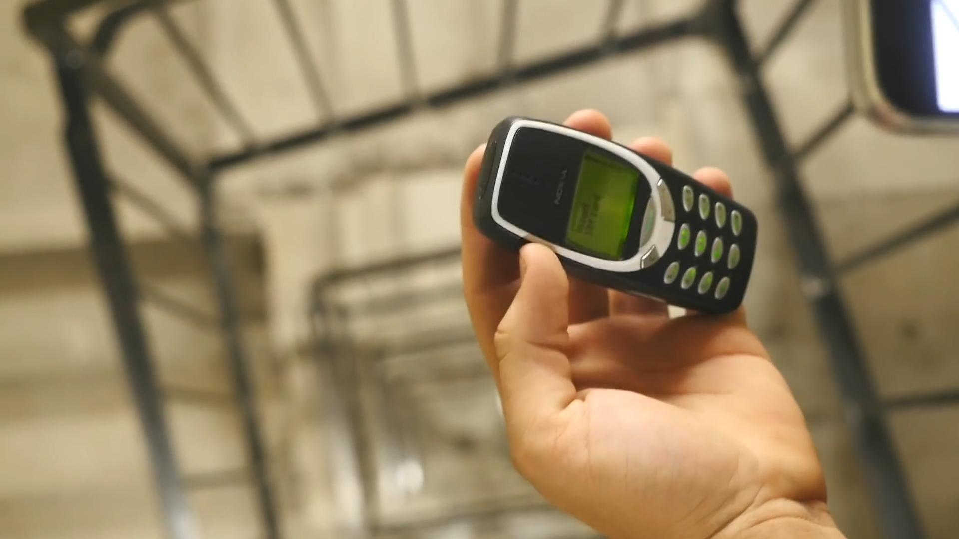Міцність iPhone 13 Pro порівняли з легендарним Nokia 3310 - новини мобільних телефонів - Техно Міцність iPhone 13 Pro порівняли з легендарним Nokia 3310 - новини мобільних телефонів - Техно