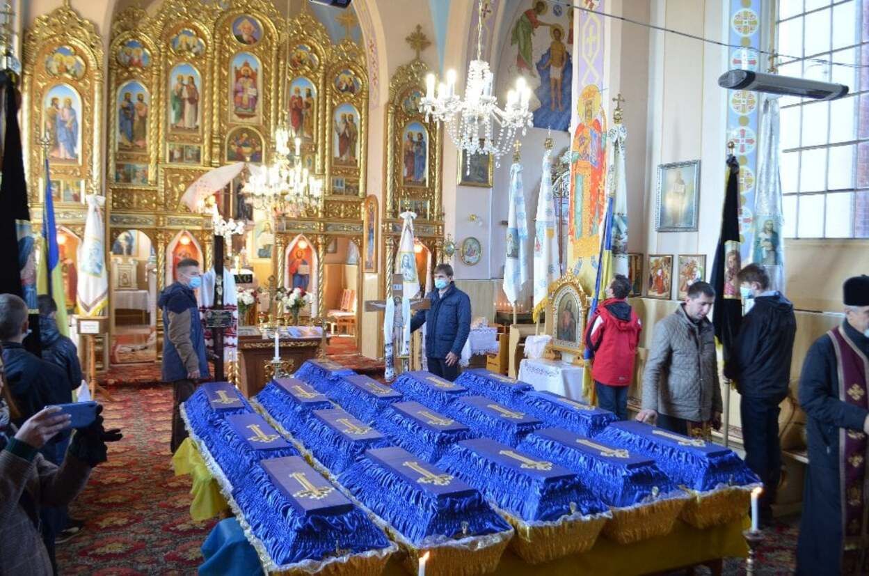 На Львовщине перезахоронили 16 воинов УПА, убитых НКВД На Львовщине перезахоронили 16 воинов УПА, убитых НКВД