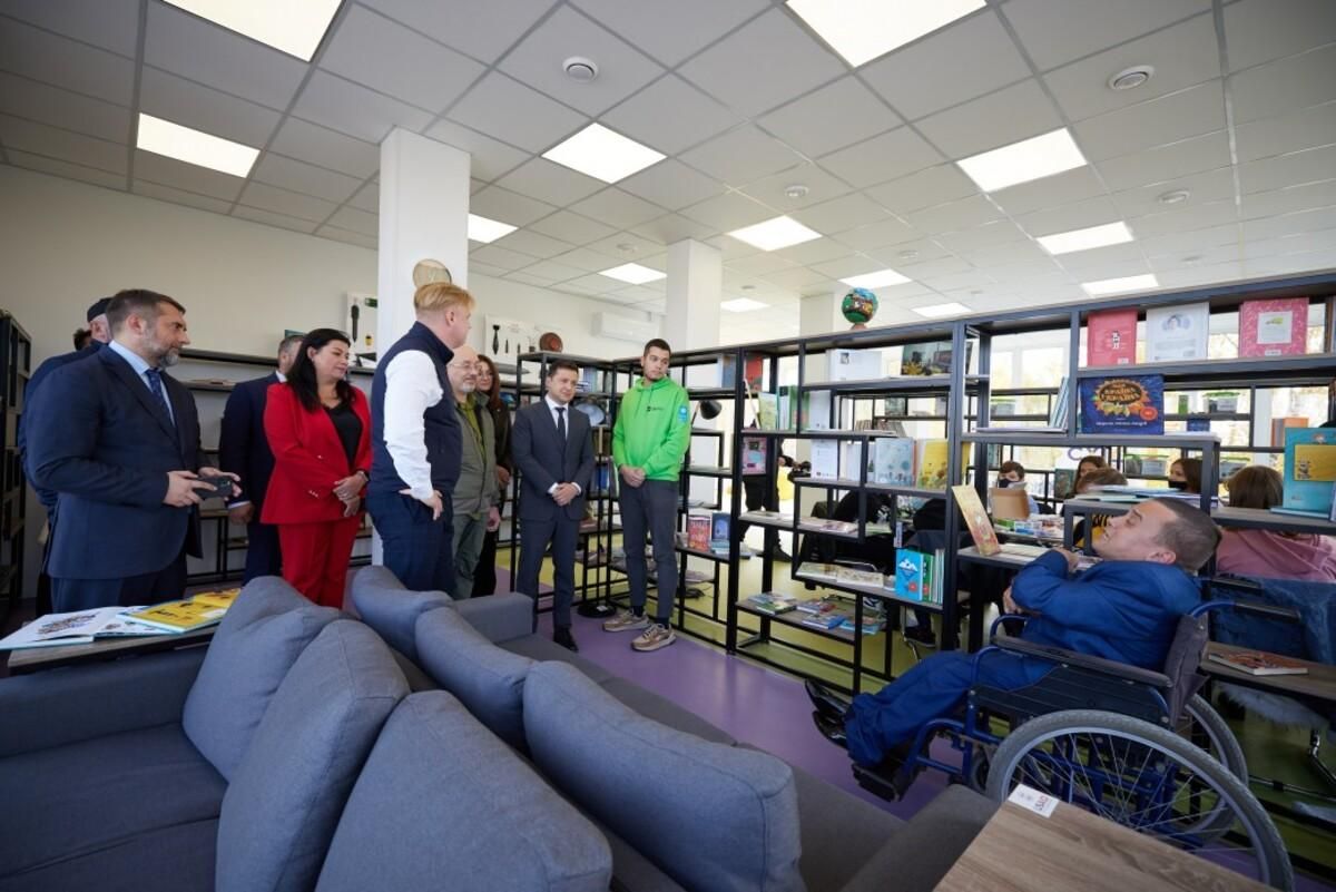 На Луганщине Зеленскому показали пилотный проект "Новое село" На Луганщине Зеленскому показали пилотный проект "Новое село"