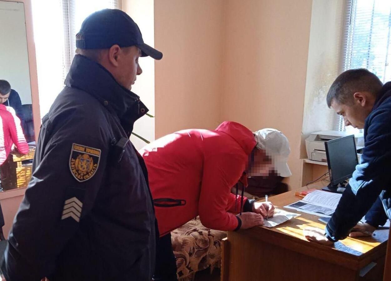 Во Львове хмельничанин угрожал взорвать вокзал: эвакуировали 200 человек Во Львове хмельничанин угрожал взорвать вокзал: эвакуировали 200 человек