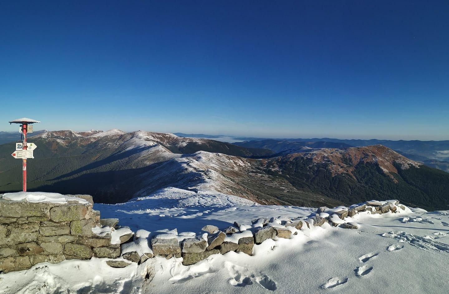 У Карпатах вже ніби перші замети: на високогір'ї випав сніг - 24 Канал У Карпатах вже ніби перші замети: на високогір'ї випав сніг - 24 Канал