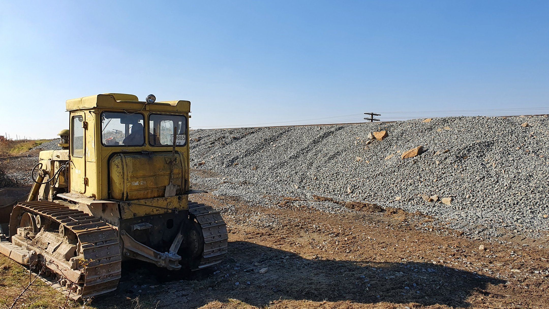 Провалля під колією на Буковині: рух вантажних потягів нарешті відновили - 24 Канал Провалля під колією на Буковині: рух вантажних потягів нарешті відновили - 24 Канал
