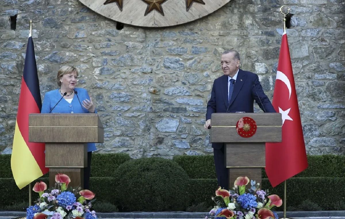 "Таке життя":  Меркель у Стамбулі обмінялася жартами з Ердоганом - 24 Канал