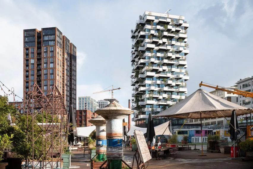 У Нідерландах збудували хмарочос з 10 000 рослинами на балконах