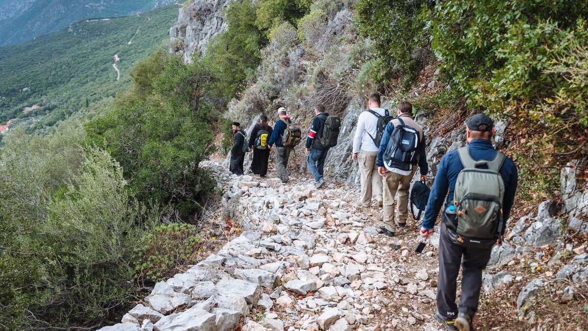 Блукали в горах 2 дні: на Афоні врятували двох українців - Україна новини - 24 Канал