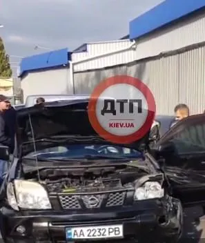 Гонитва поліції за порушником біля метро Святошин, чоловік влаштував ДТП