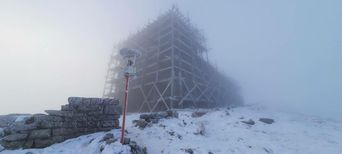  У Карпатах хмарно й сніжить: на вершинах знову вдарив мороз