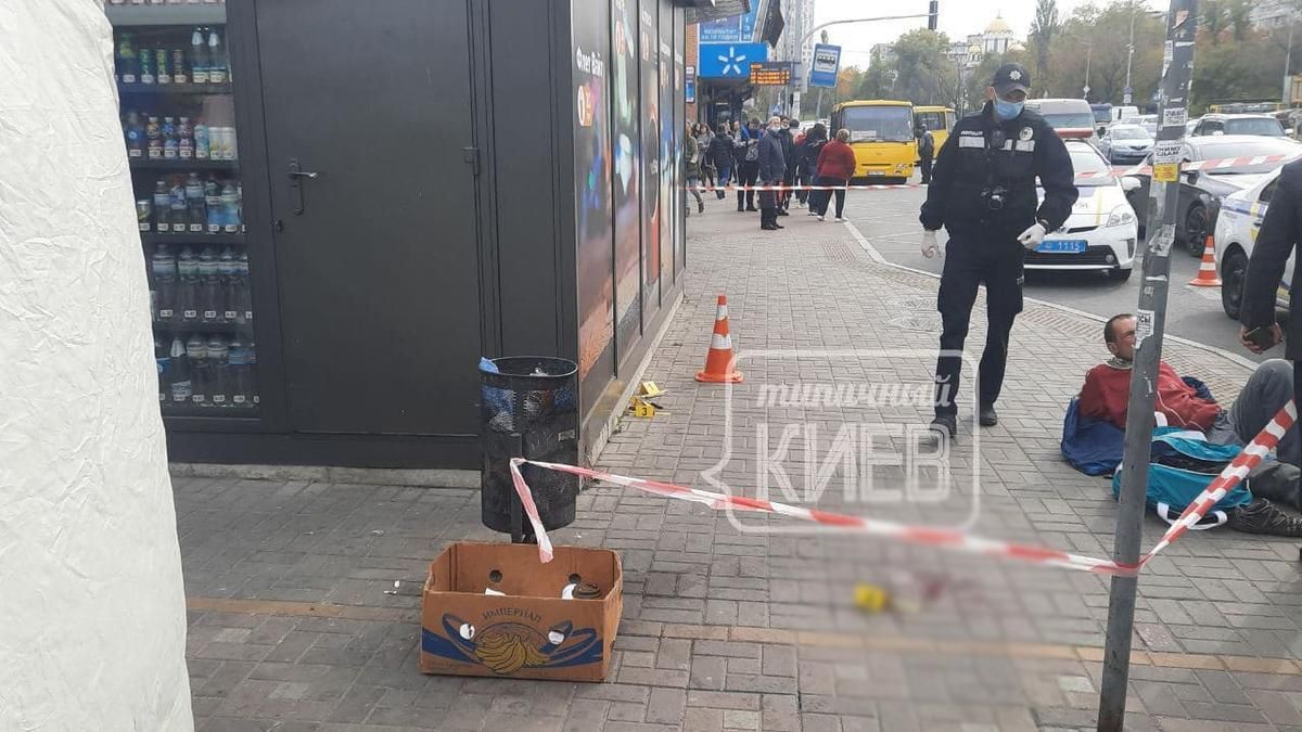 На "Левобережной" в Киеве нетрезвый мужчина порезал пассажира маршрутки ножом