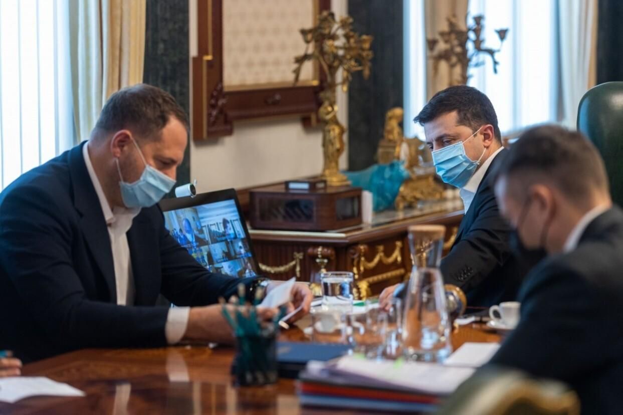Совещание у Зеленского: Шмыгаль поручил срочно обновить график вакцинации для каждой области Совещание у Зеленского: Шмыгаль поручил срочно обновить график вакцинации для каждой области