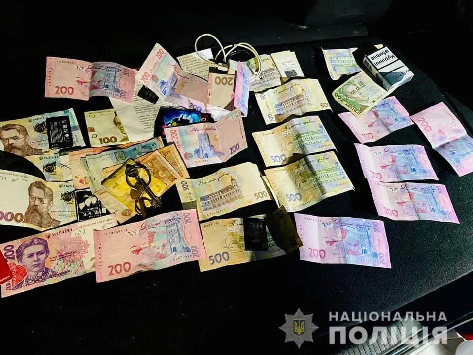 Представлялись поліцейськими: двоє львів'ян виманювали гроші у пенсіонерів на Івано-Франківщині