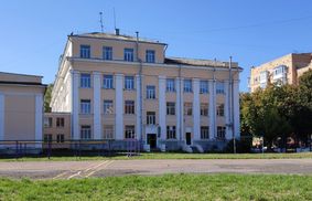 Ходит с ножом, бьет детей и угрожает учителям: в Полтаве 5-классник запугивает лицей