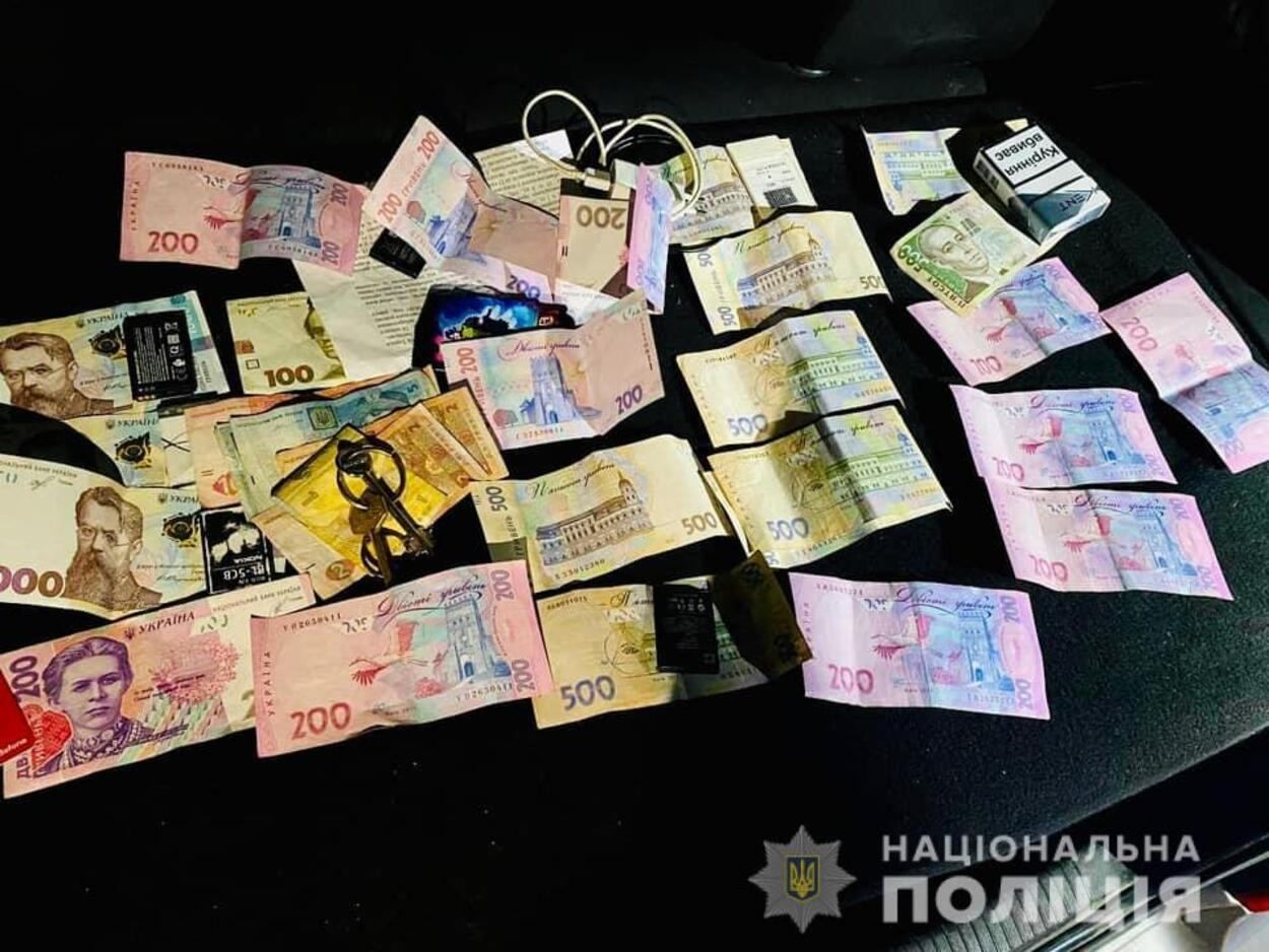 Представлялись полицейскими: двое львовян выманивали деньги у пенсионеров на Ивано-Франковщине