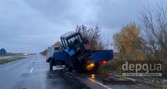 Смертельна ДТП поблизу Харкова: водій мікроавтобуса врізався у вантажівку
