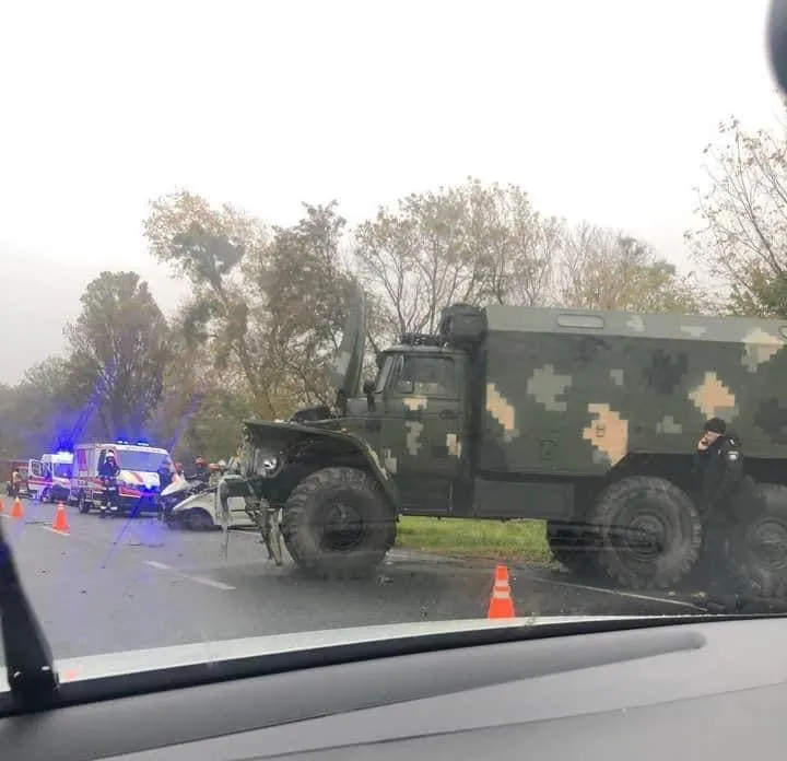 Загинули 2 людини: на Львівщині сталася ДТП за участю військових Загинули 2 людини: на Львівщині сталася ДТП за участю військових