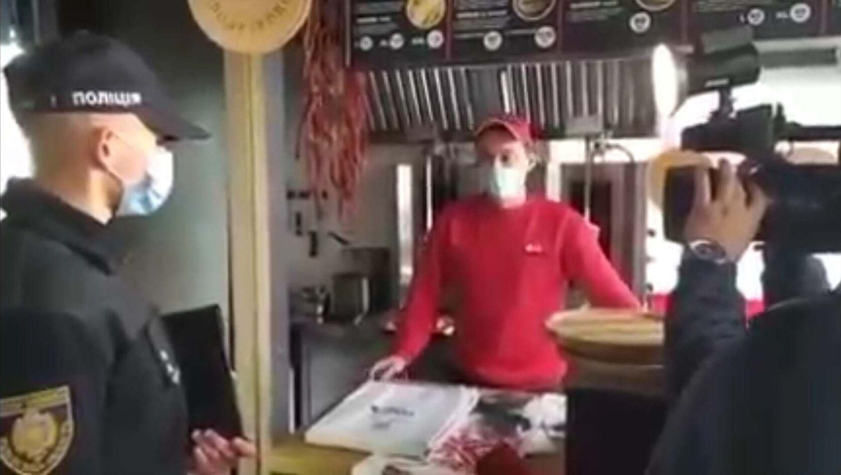 Посилений карантин у Львові: виявили першого невакцинованого працівника кафе - Новини Львова сьогодні - Львів Посилений карантин у Львові: виявили першого невакцинованого працівника кафе - Новини Львова сьогодні - Львів